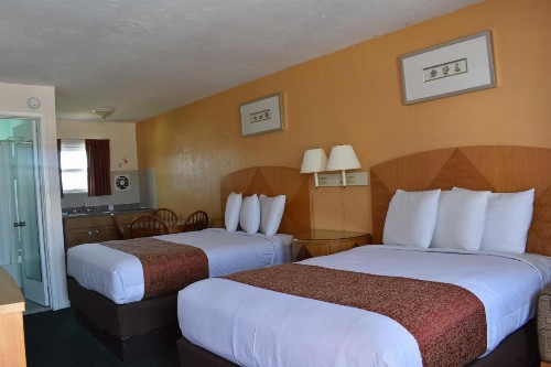 Blue Water Motel - image 18