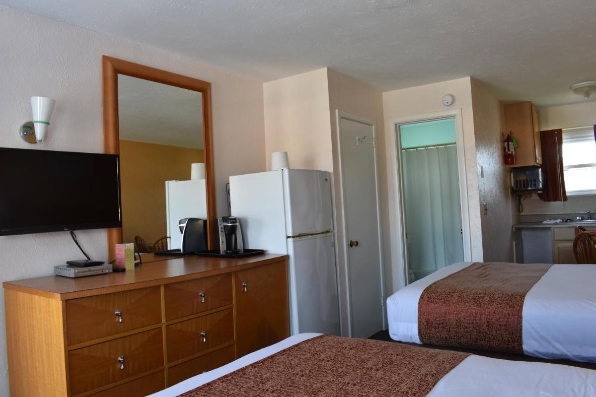 Blue Water Motel - image 5
