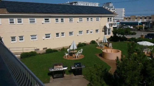 Blue Water Motel - image 6