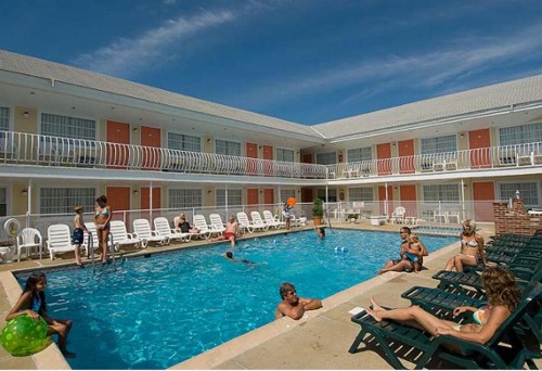 Blue Water Motel - image 7