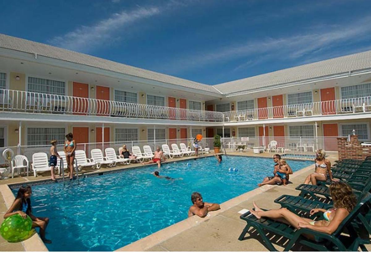 Blue Water Motel - image 7