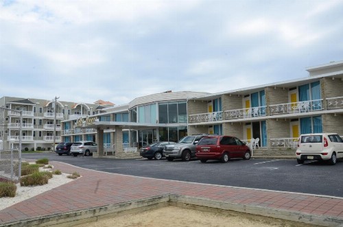 The Jolly Roger Motel - image 35