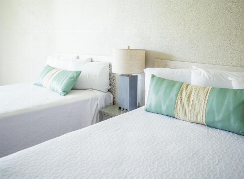 Bristol Plaza Motel - image 22