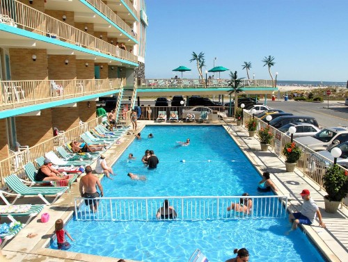 Bristol Plaza Motel - image 24