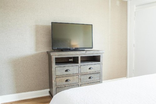 Bristol Plaza Motel - image 4