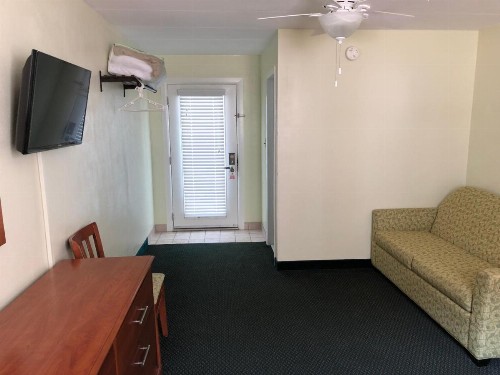 Biscayne Family Resort - image 10