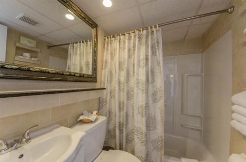 Crystal Beach Motor Inn - image 22