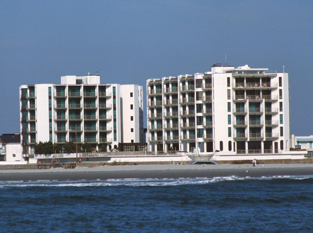Bal Harbour Hotels - image 3