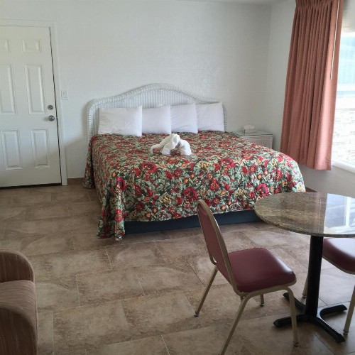 Pyramid Resort Motel - image 11
