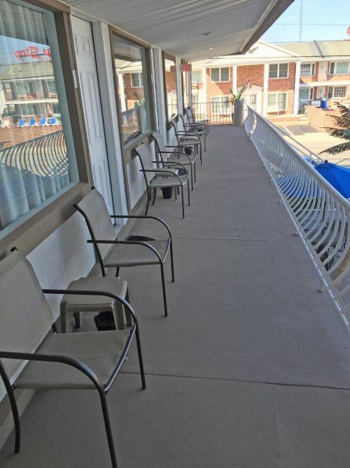 Pyramid Resort Motel - image 28