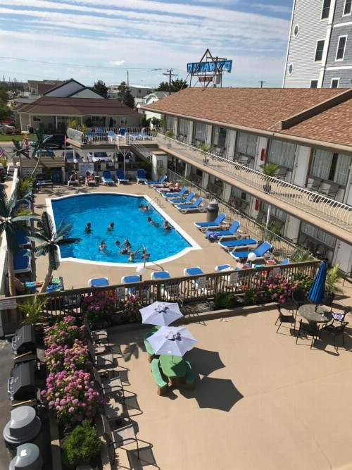 Pyramid Resort Motel - image 4