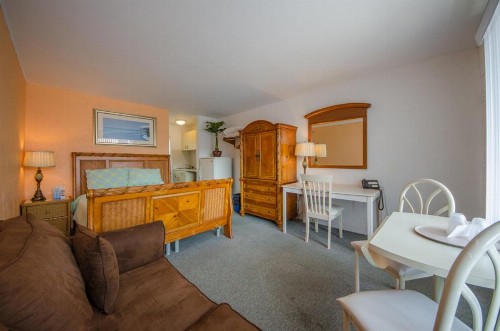 Tangiers Resort Motel - image 11
