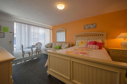 Tangiers Resort Motel - image 23