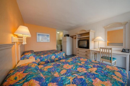 Tangiers Resort Motel - image 27
