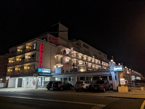 Admiral Resort Motel - image 10