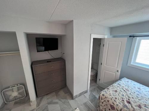 Admiral Resort Motel - image 12