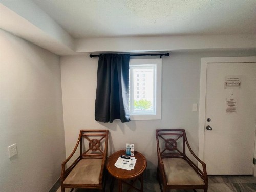 Admiral Resort Motel - image 18