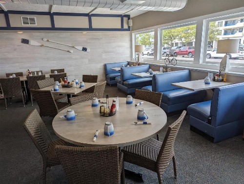 Admiral Resort Motel - image 20