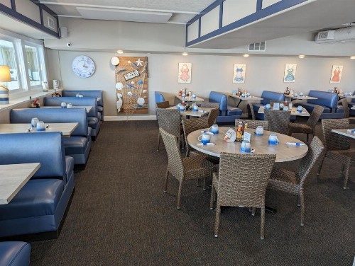 Admiral Resort Motel - image 29