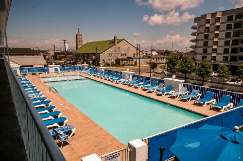 Admiral Resort Motel - image 31
