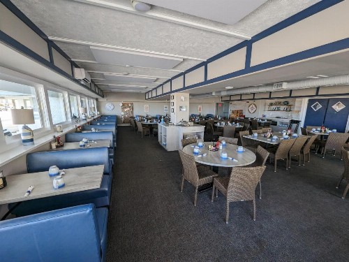 Admiral Resort Motel - image 34