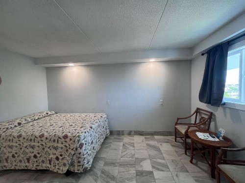 Admiral Resort Motel - image 35