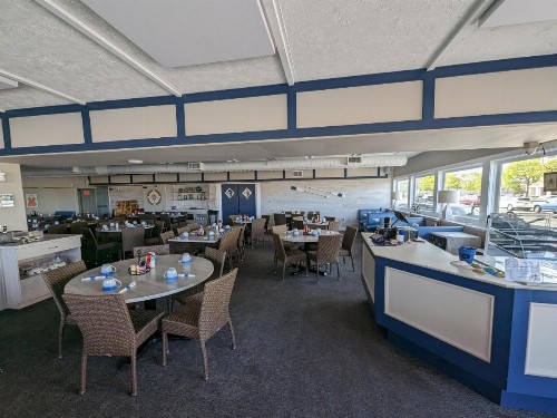 Admiral Resort Motel - image 40