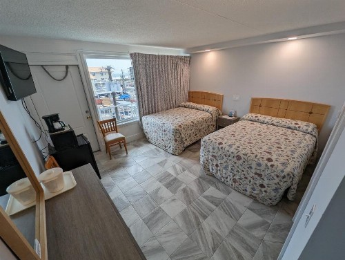 Admiral Resort Motel - image 43