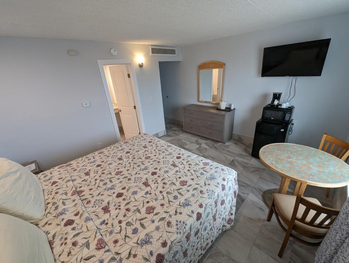 Admiral Resort Motel - image 6