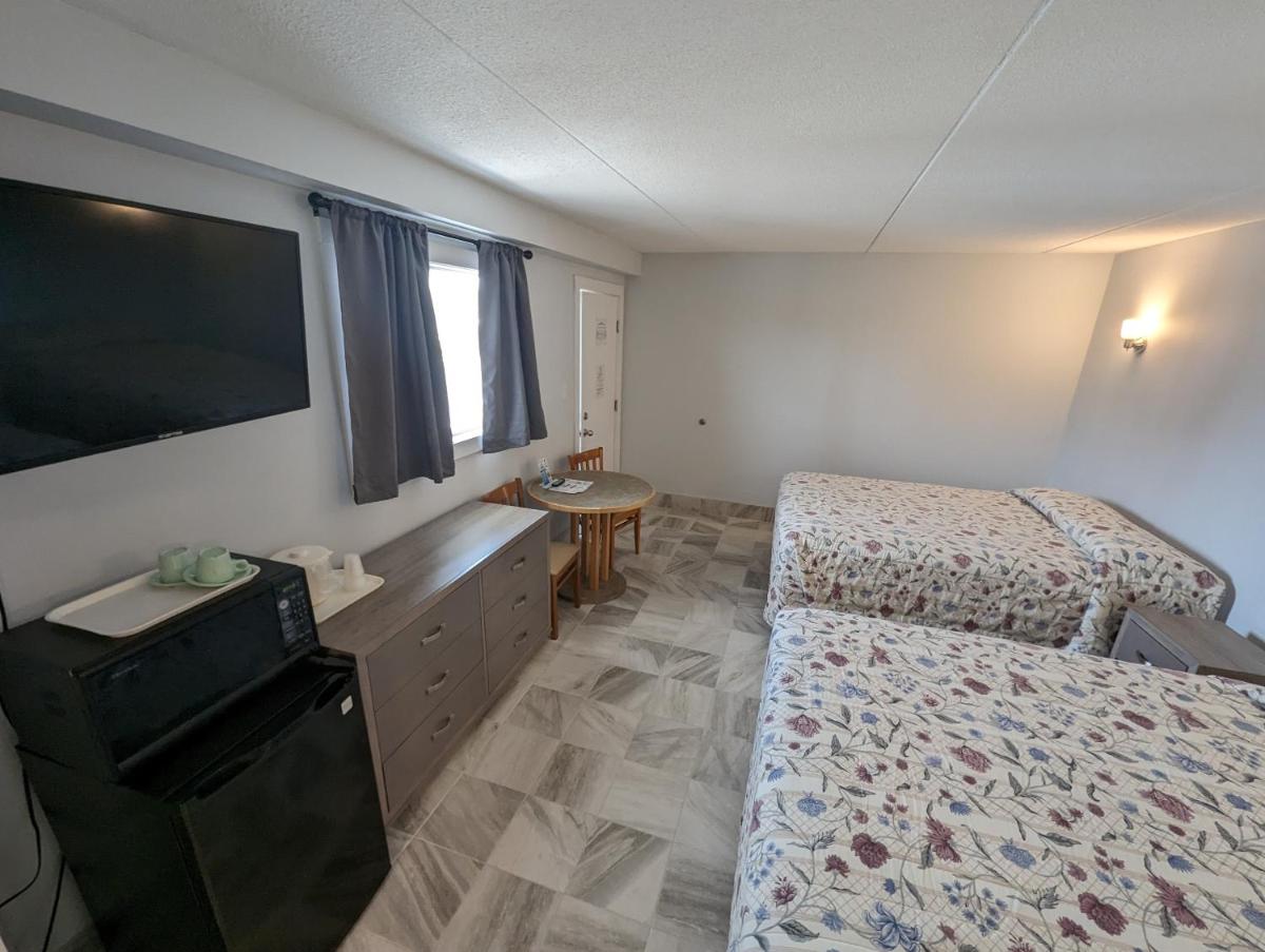 Admiral Resort Motel - image 7