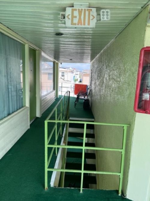 Caribbean Motel - image 2