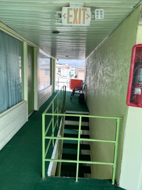 Caribbean Motel - image 2
