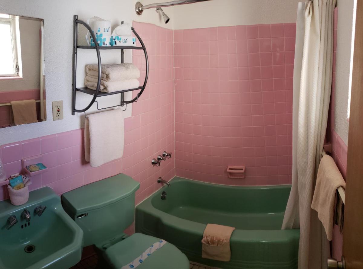 Caribbean Motel - image 6