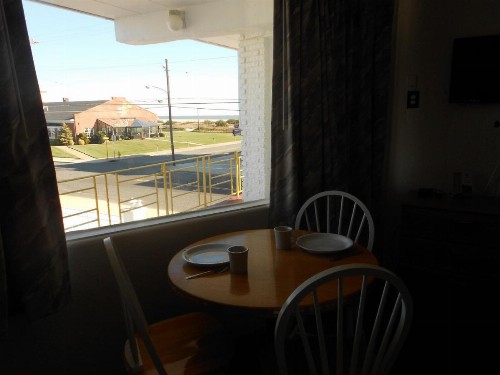 Viking Motel - image 10