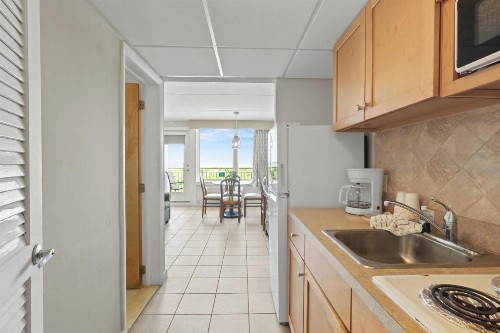 Waikiki Oceanfront Inn - image 21