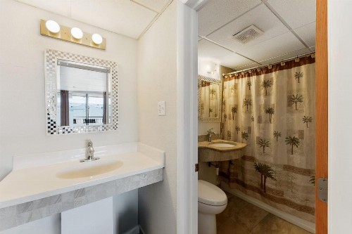 Waikiki Oceanfront Inn - image 34