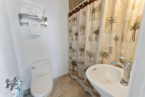 Waikiki Oceanfront Inn - image 45