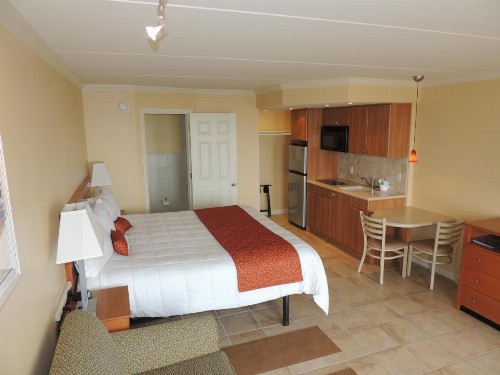 Fleur de Lis Beach Motel - image 12