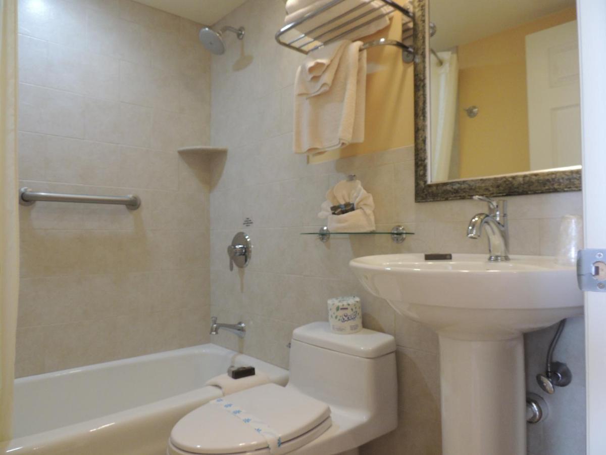 Fleur de Lis Beach Motel - image 3