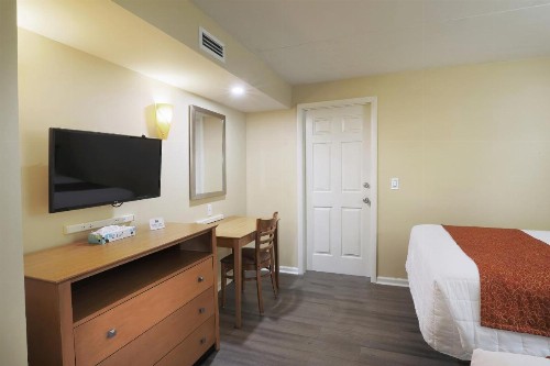 Fleur de Lis Beach Motel - image 35