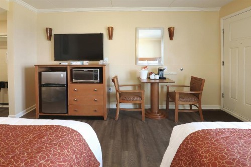 Fleur de Lis Beach Motel - image 43