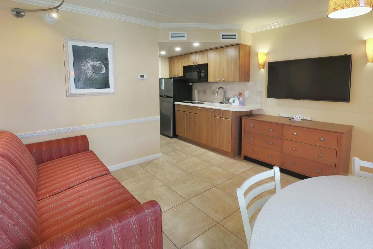 Fleur de Lis Beach Motel - image 6