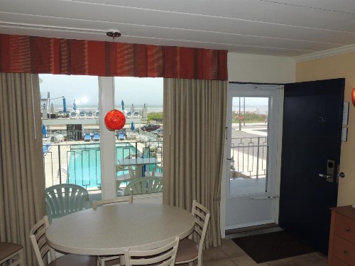 Fleur de Lis Beach Motel - image 8