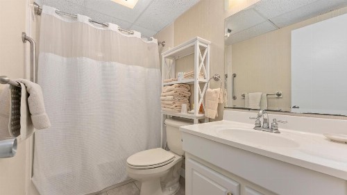 Adventurer Oceanfront Inn - image 12
