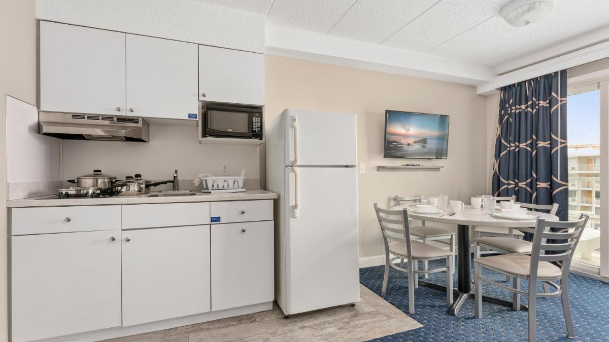 Adventurer Oceanfront Inn - image 2
