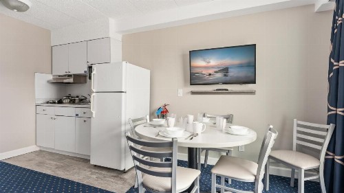 Adventurer Oceanfront Inn - image 8