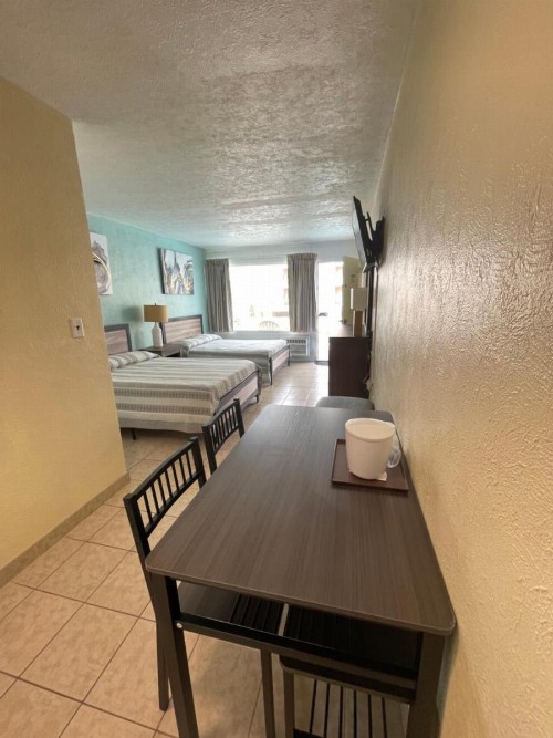 Beach Colony Motel - image 18