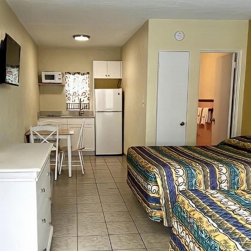 Beach Colony Motel - image 29