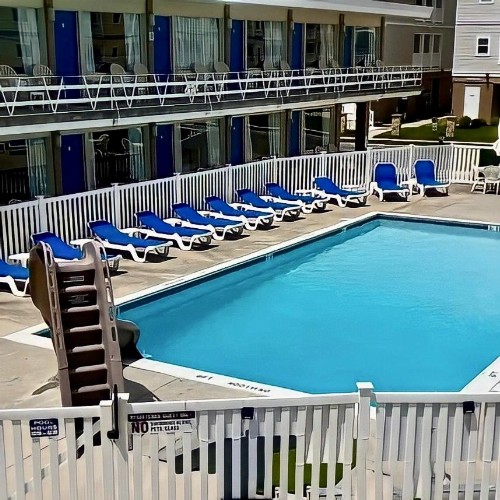 Beach Colony Motel - image 9