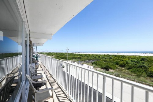 Olympic Island Beach Resort - image 11